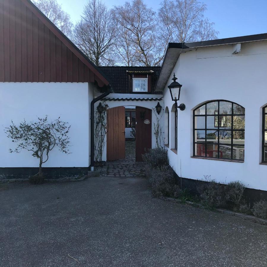 Stort Rymligt Boende Med Tva Sovrum Och Pentry I Lantlig Miljoe Höllviken Kültér fotó